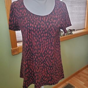 Lularoe size small top. Stretchy.